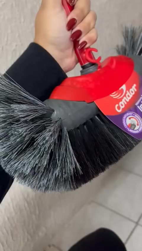 Vassoura Condor com Cerdas Arredondadas Naturais e Sintéticas
